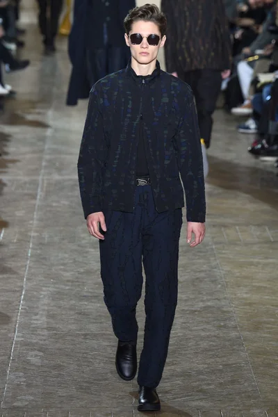 Look 15